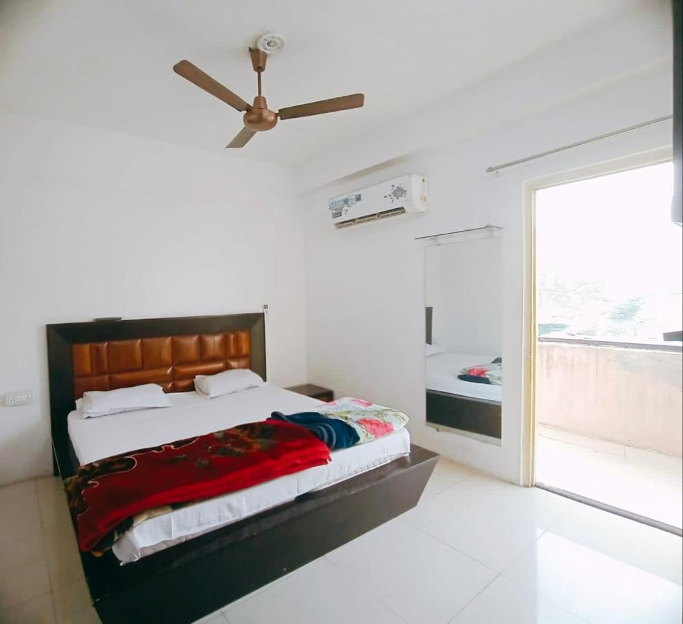 Homestay Ac Dormitory New Delhi Buitenkant foto
