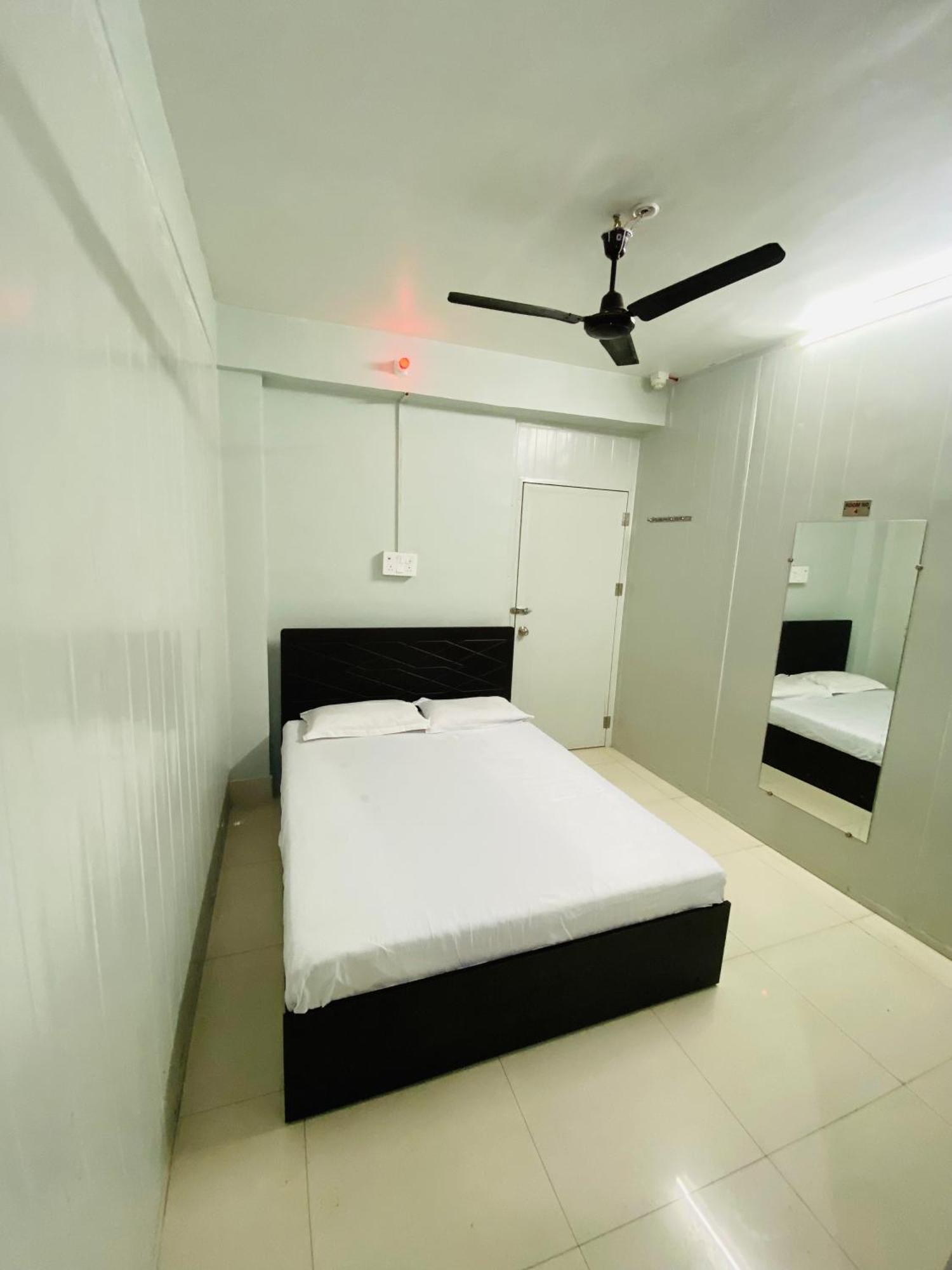 Homestay Ac Dormitory New Delhi Buitenkant foto
