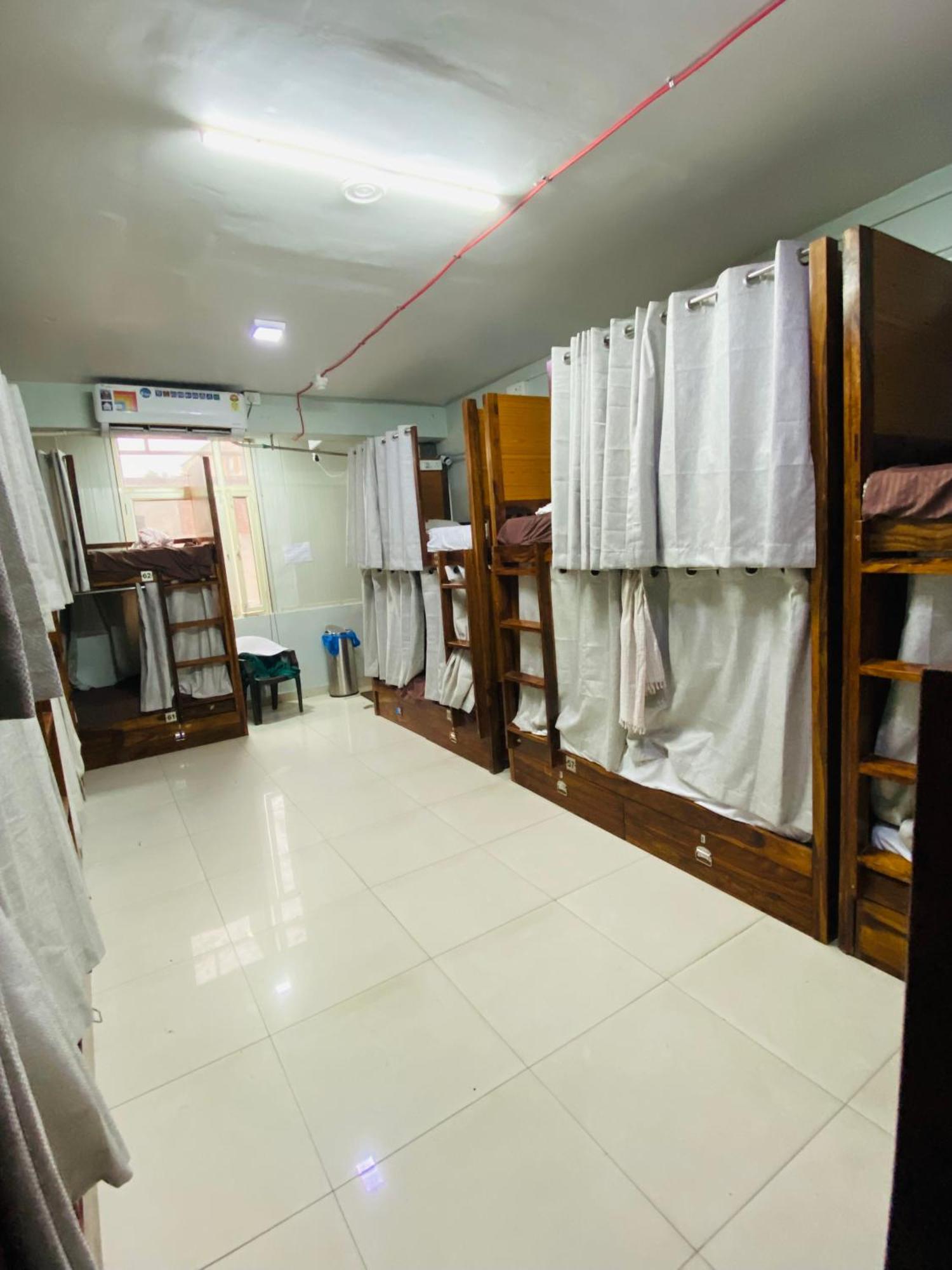 Homestay Ac Dormitory New Delhi Buitenkant foto