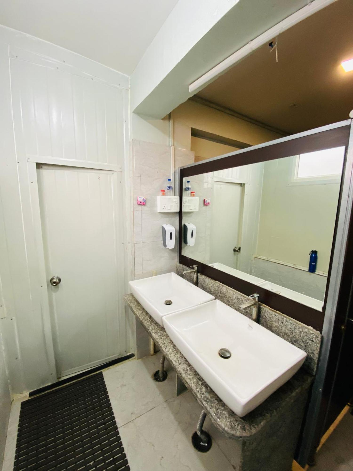 Homestay Ac Dormitory New Delhi Buitenkant foto