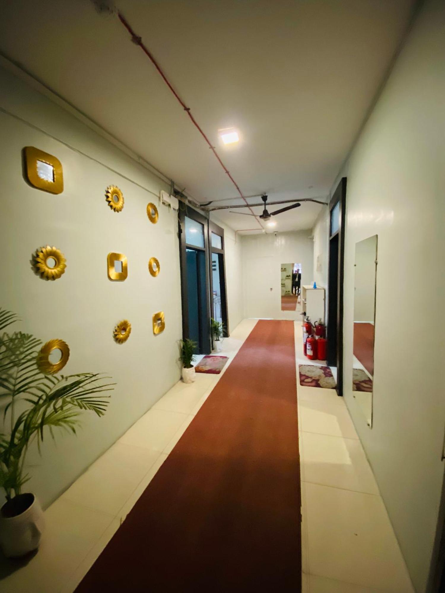 Homestay Ac Dormitory New Delhi Buitenkant foto
