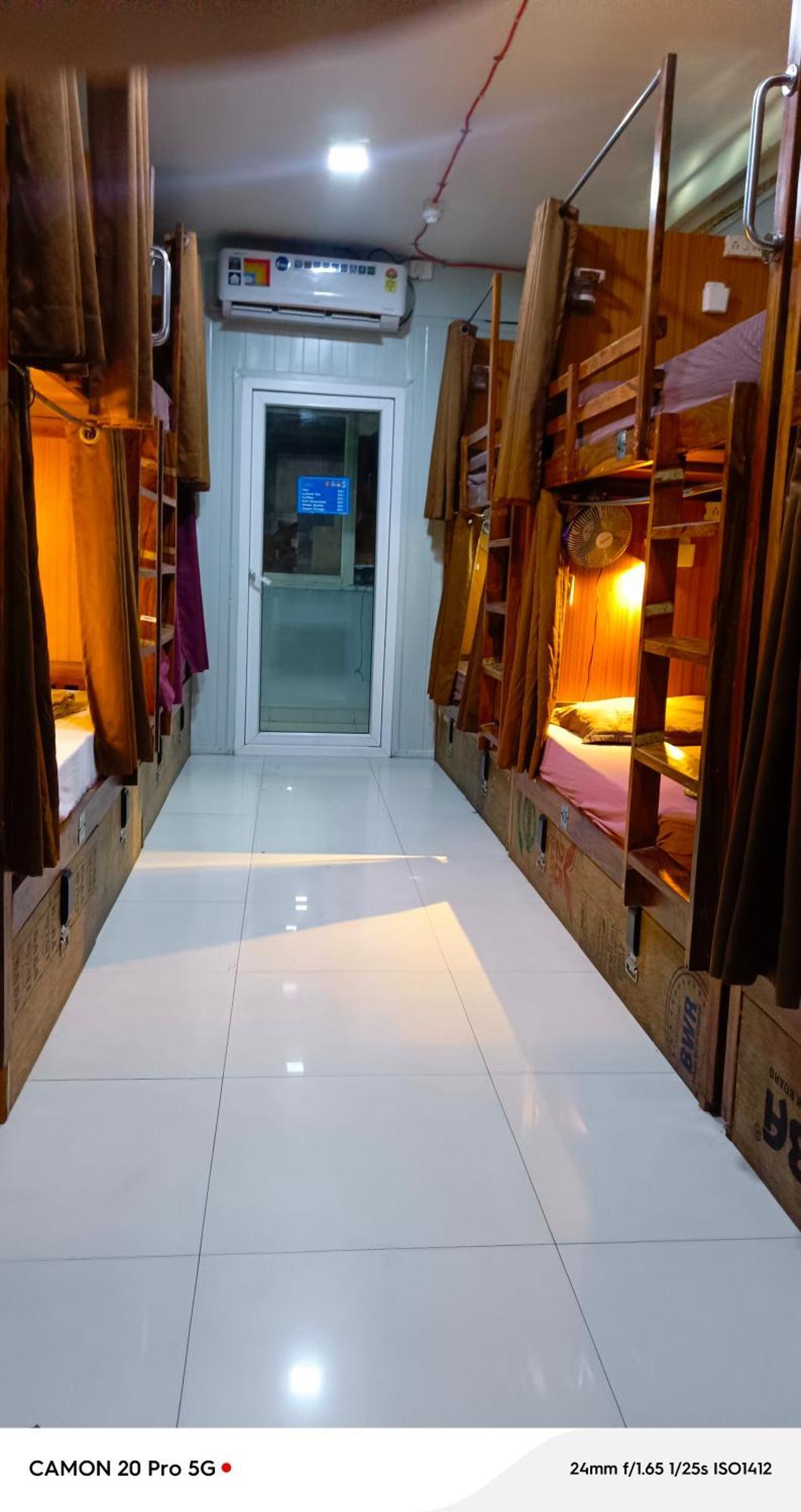 Homestay Ac Dormitory New Delhi Buitenkant foto