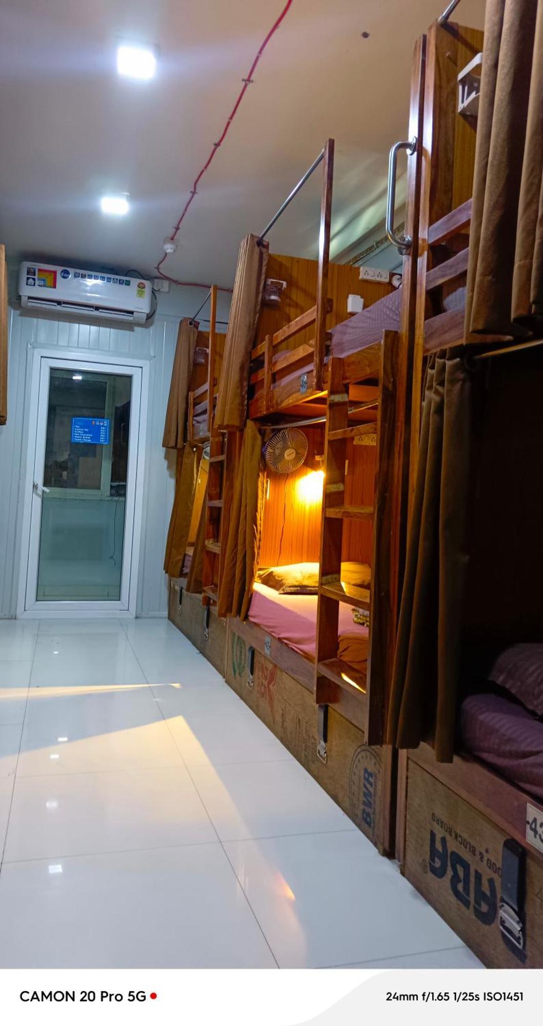 Homestay Ac Dormitory New Delhi Buitenkant foto