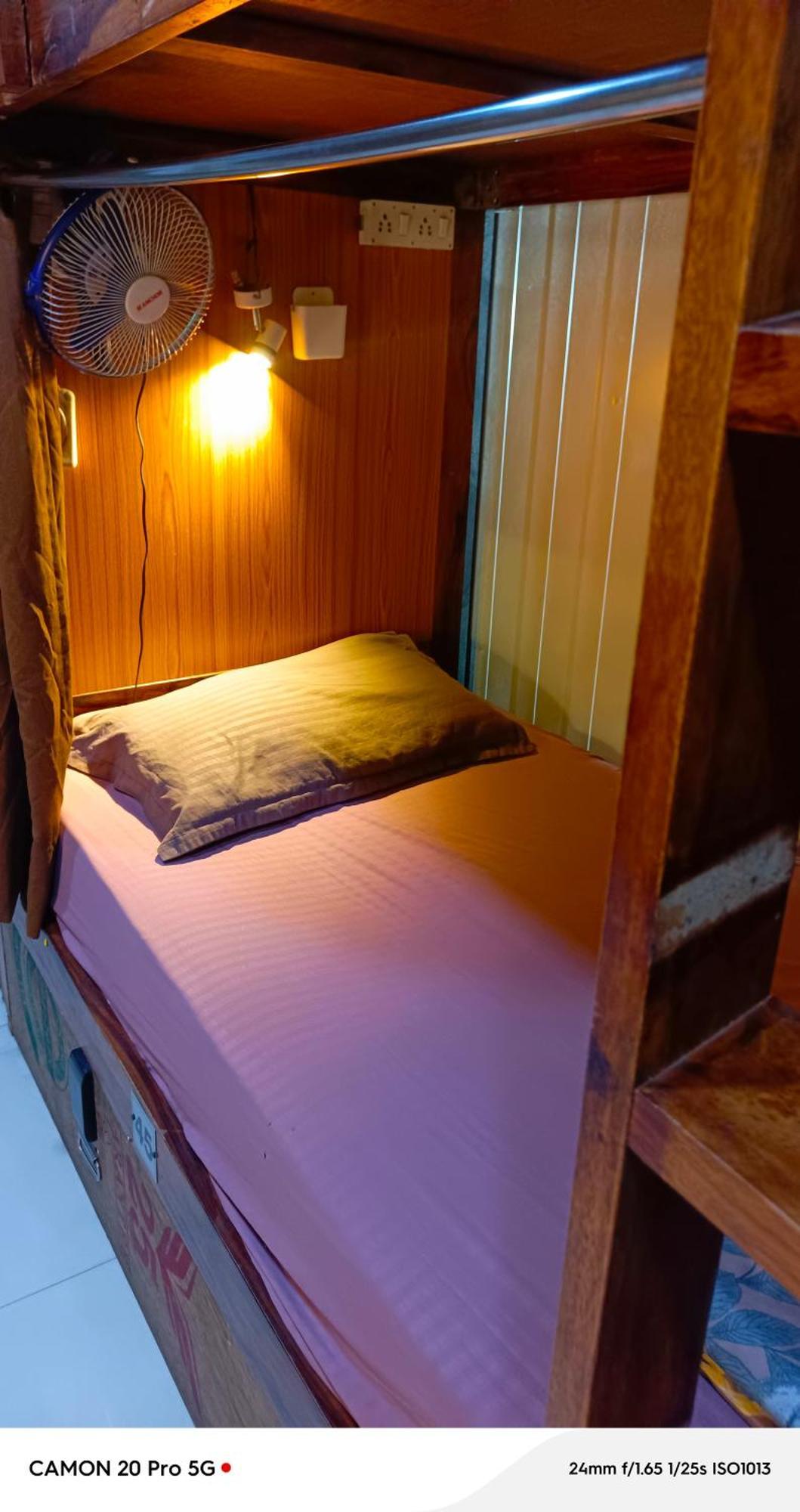 Homestay Ac Dormitory New Delhi Buitenkant foto